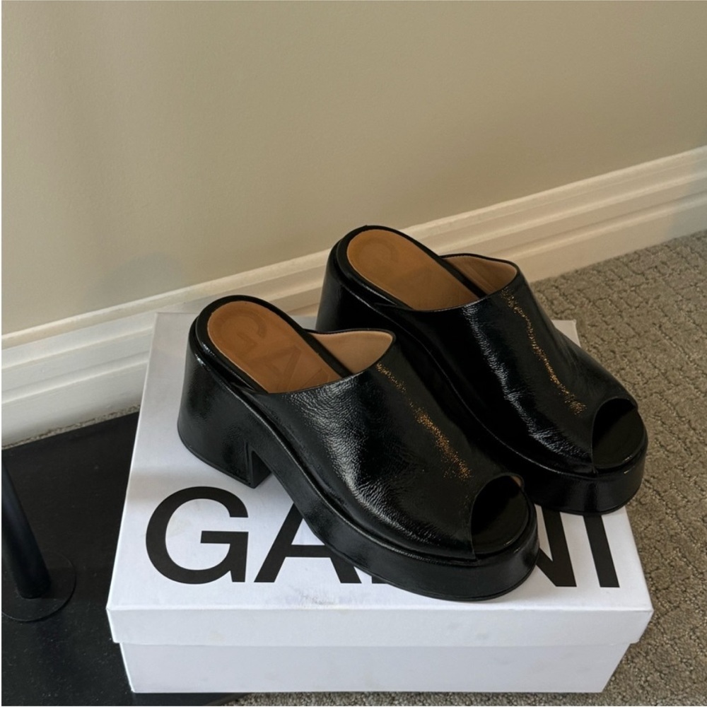 SOLD ❌ Ganni Platform Sandals